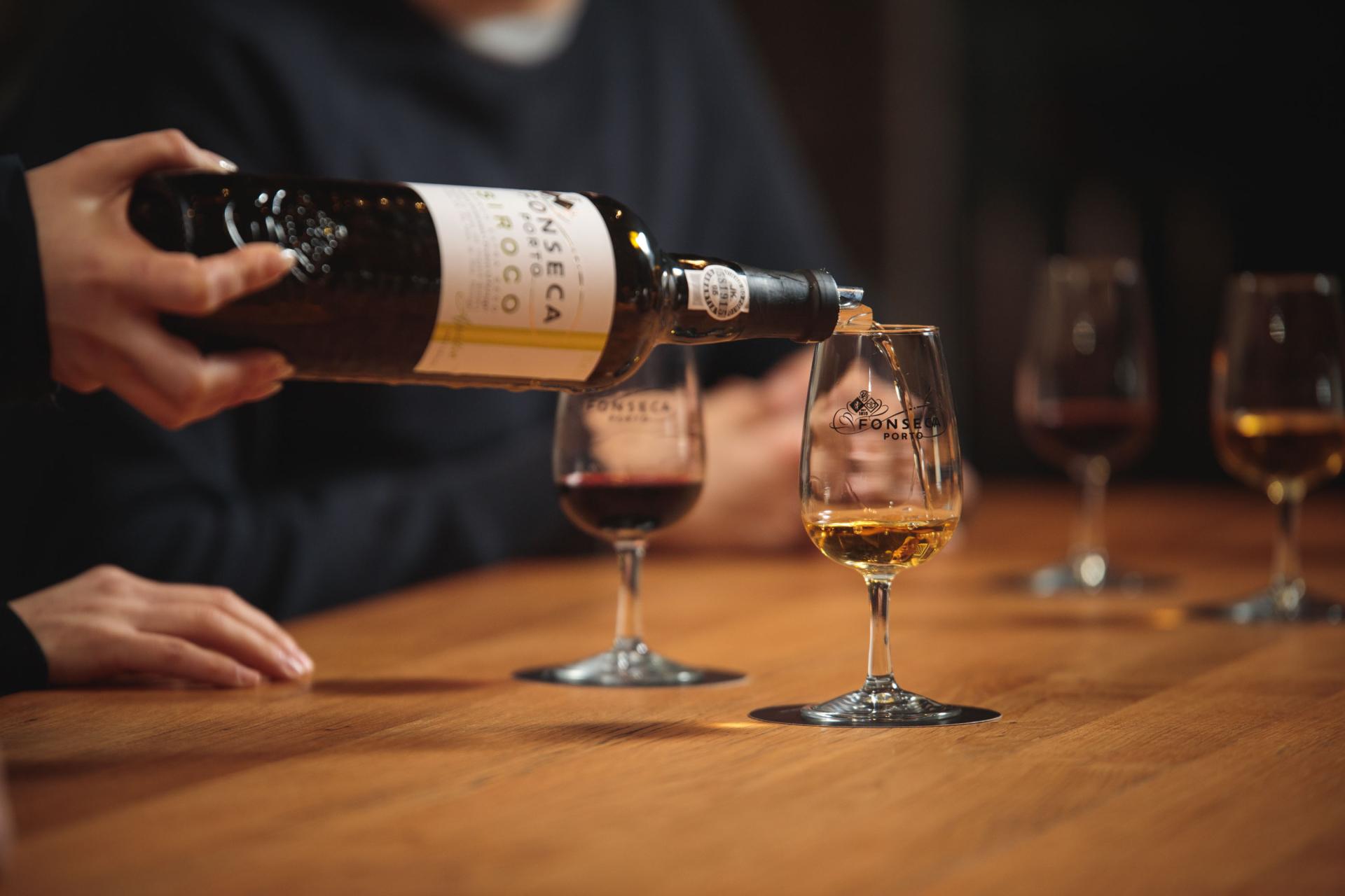 6 Bridges Cruise with visit to the cellars, Wine Tasting and Fado - 4