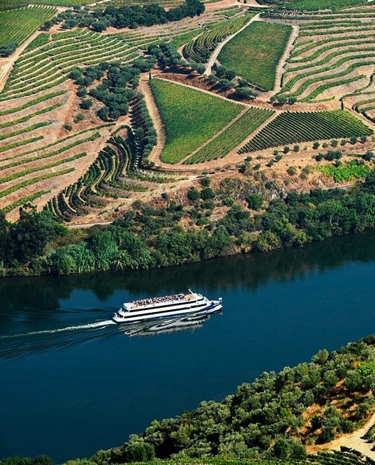 Onde entra o rio Douro em Portugal?